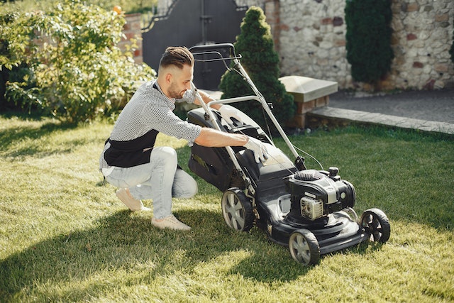A%20tenant%20attaches%20a%20bag%20to%20their%20lawnmower%20before%20mowing%20the%20lawn A landlord attaches a bag to their lawnmower before mowing the lawn
